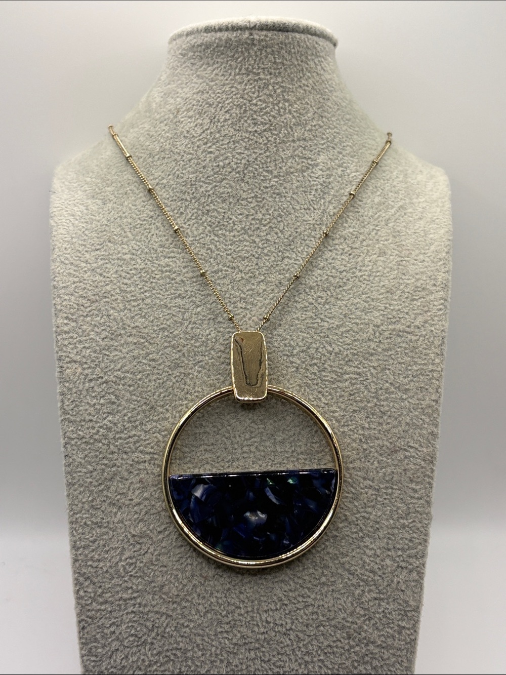 Vintage 90’s Gold-Tone Round Pendant Necklace with Navy Moon Inlay